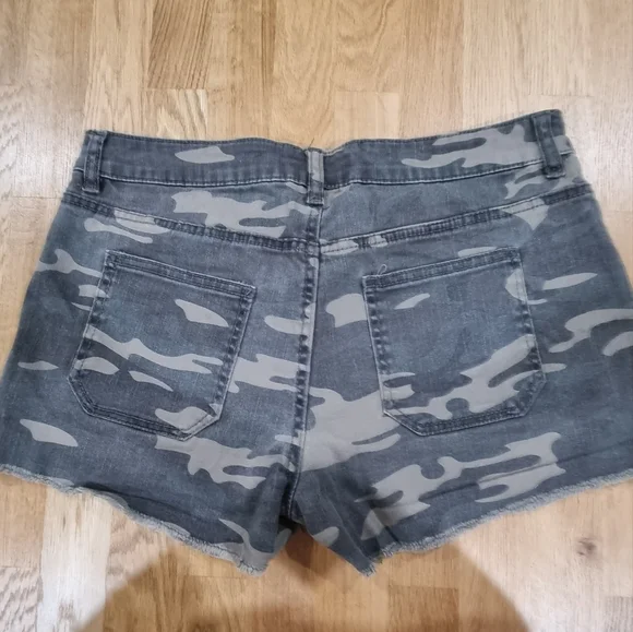 Jay Jays camo denim shorts - Picture 7 of 9